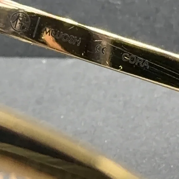 Mujosh Chic Grey Sunglasses with Gold Accents - www.miradio  display picture 3